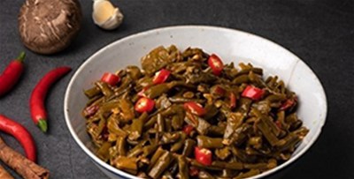 螺螄粉被“中傷”？酸豆角加工讓人大開眼界